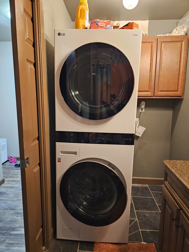 washer/dryer - 7217 Foxridge Cir