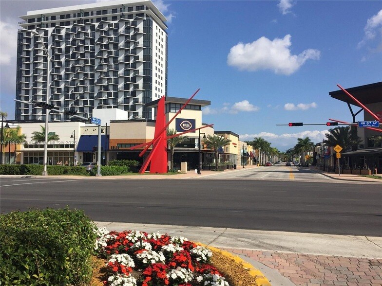 Foto principal - 5300 Paseo Blvd