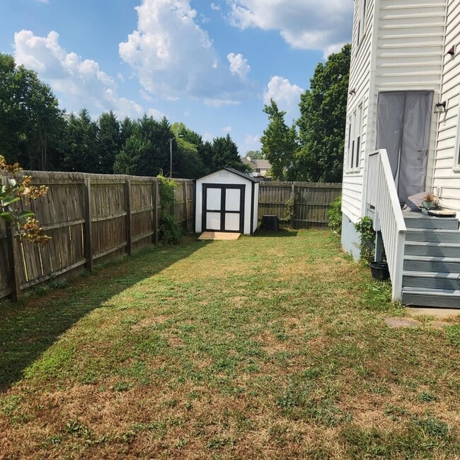 Building Photo - Charming 4 bedroom 3.5 bath home in North ...