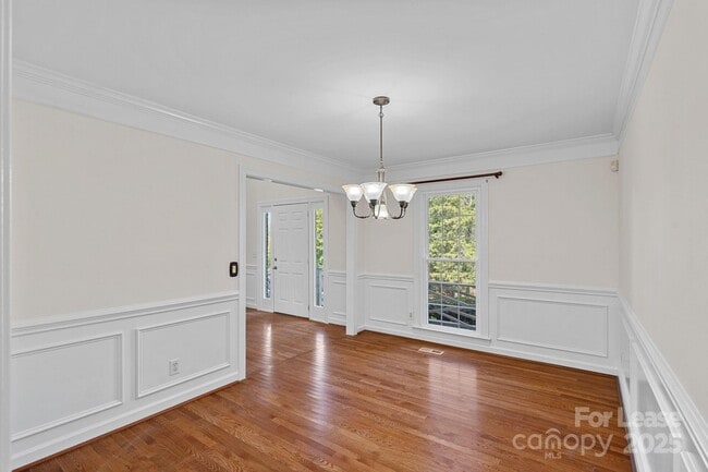 Foto del edificio - 7117 Kinsmore Ln