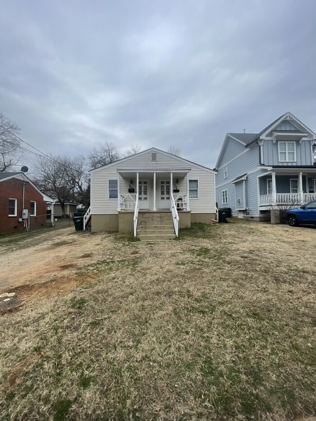 Building Photo - 708 Coleman St