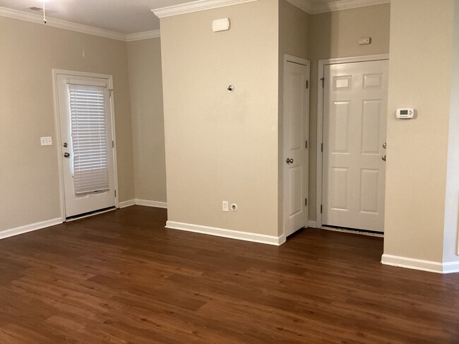 Building Photo - 708 Canyon Dr