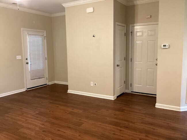 Building Photo - 708 Canyon Drive