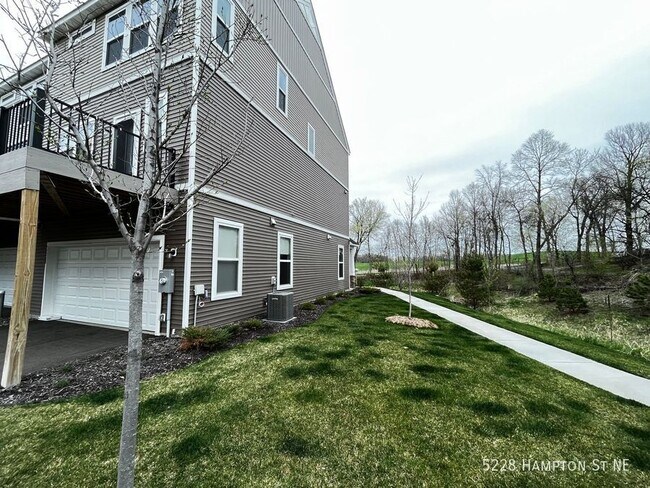 Foto del edificio - 5228 Hampton St NE