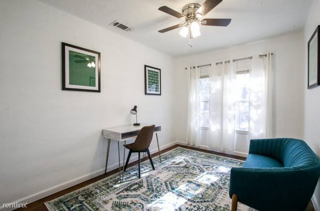 Building Photo - 2 br, 1 bath Duplex - 1317 East 53rd Street