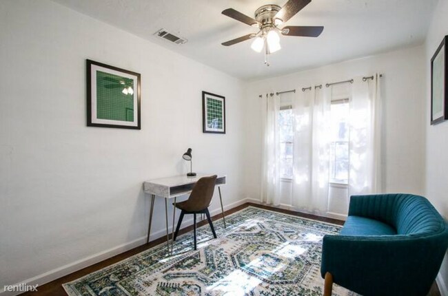 Foto del edificio - 2 br, 1 bath Duplex - 1317 East 53rd Street