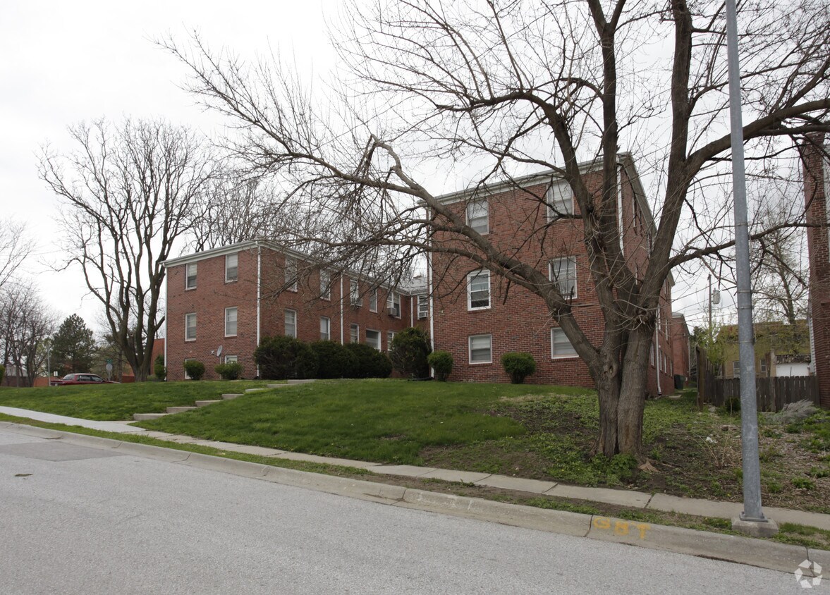 Primary Photo - 4728 Chicago St
