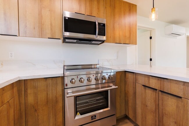 Building Photo - LUXURY in Prime Culver City