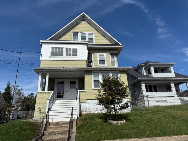 Building Photo - 556 Hawley Ave
