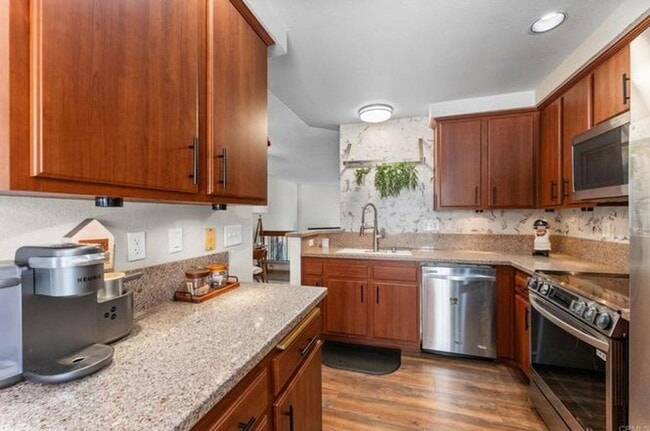 Building Photo - 3 Bedroom Townhouse