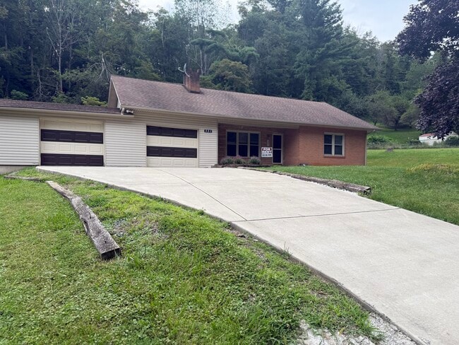 331 Green Briar Rd off Bamboo Rd - 331 Green Briar Rd