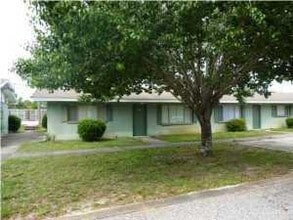 Building Photo - 594 Florosa Ct