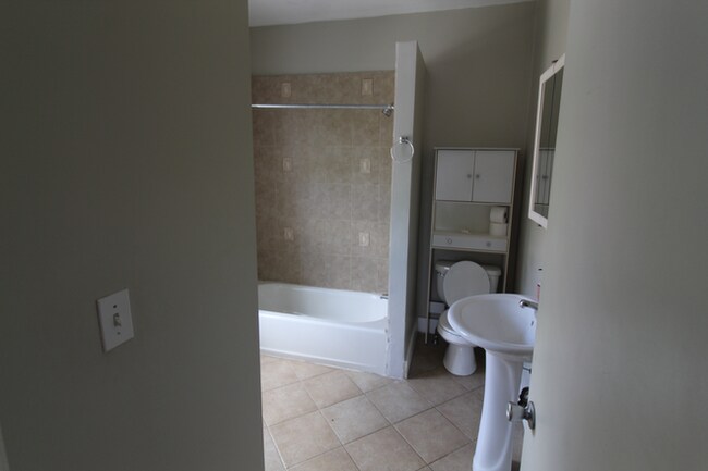 Building Photo - 3.0 bedroom in Cambridge Massachusetts 02141