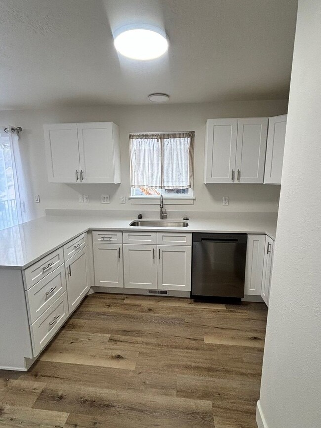 Building Photo - Immaculate Fully Remodeled Orem Home for Rent
