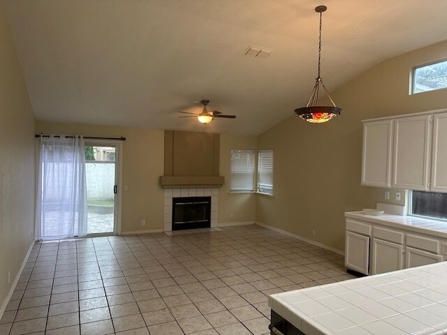 Foto del edificio - North Stockton 4 Bedroom 2 Bath Home