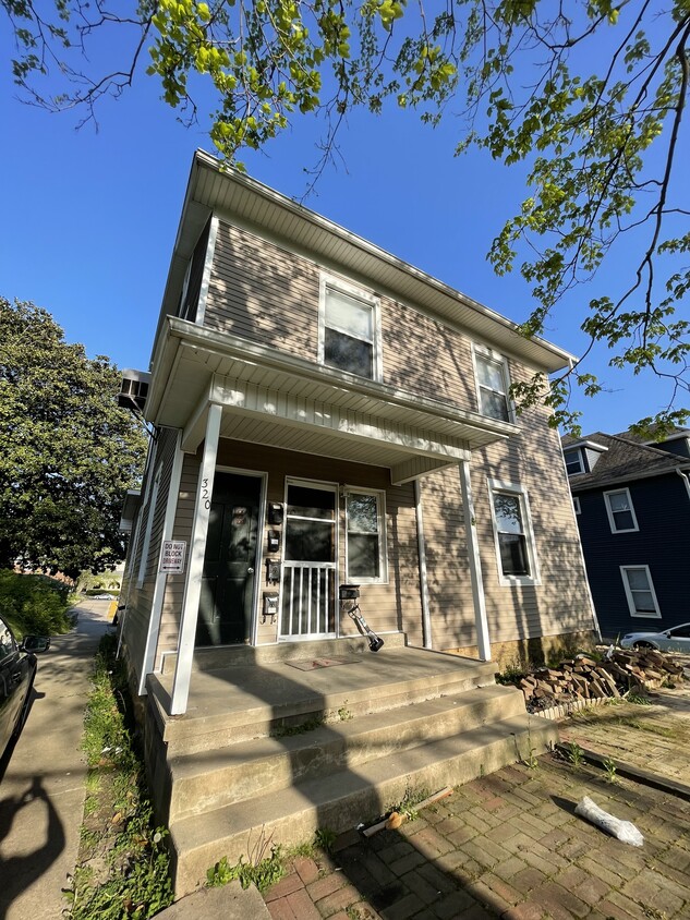Primary Photo - 320 N Pacific St