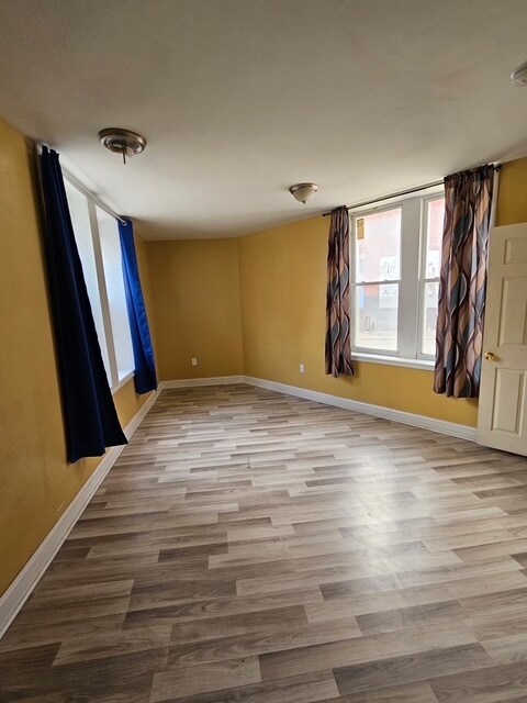 Foto del edificio - 240 W Glenwood Ave