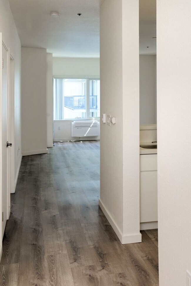 Building Photo - 1524 1st Ave