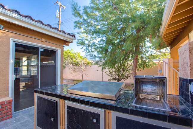 Building Photo - 2676 W Crescent Ave