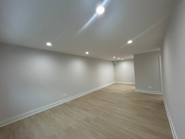 Foto del edificio - 696 Elm Pl