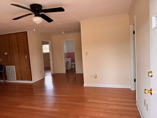 Foto del edificio - 3 Bed, 1.5 Bath brick home located on Gallimore Town Rd