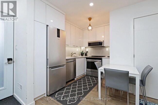 Photo du bâtiment - 707 Mortimer Ave