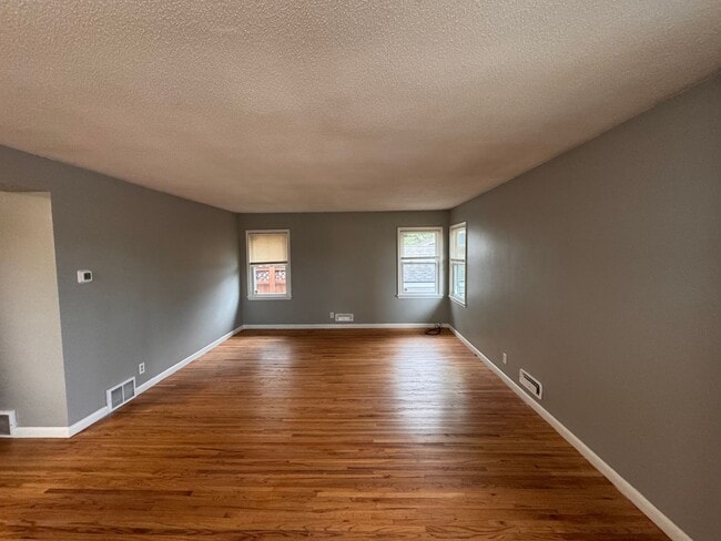 Building Photo - 5000 Vincent Ave S