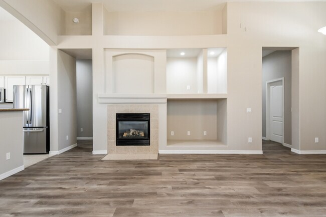 Building Photo - 6614 W Rowel Rd