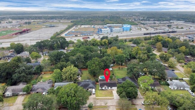 Building Photo - 5855 Southminster Dr