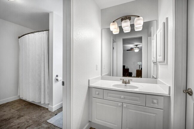 Foto del edificio - 14744 Olive Hill Dr