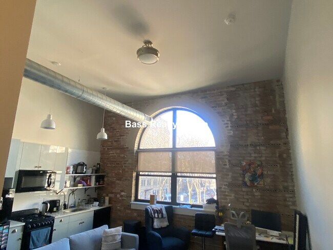 Foto del edificio - 5021 N Kenmore Ave