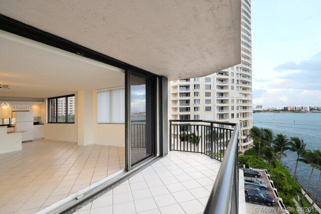 Foto del edificio - 540 Brickell Key Dr
