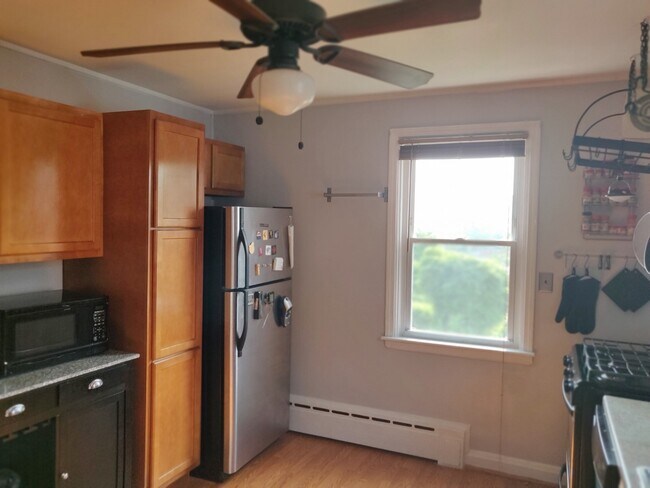 Building Photo - 411 Hazlett Ave