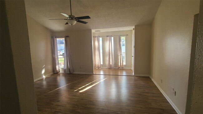 Foto del edificio - 19538 Hollowlog Dr