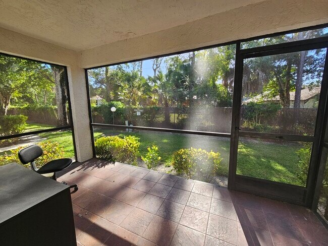 Foto del edificio - 5236 Treetops Dr