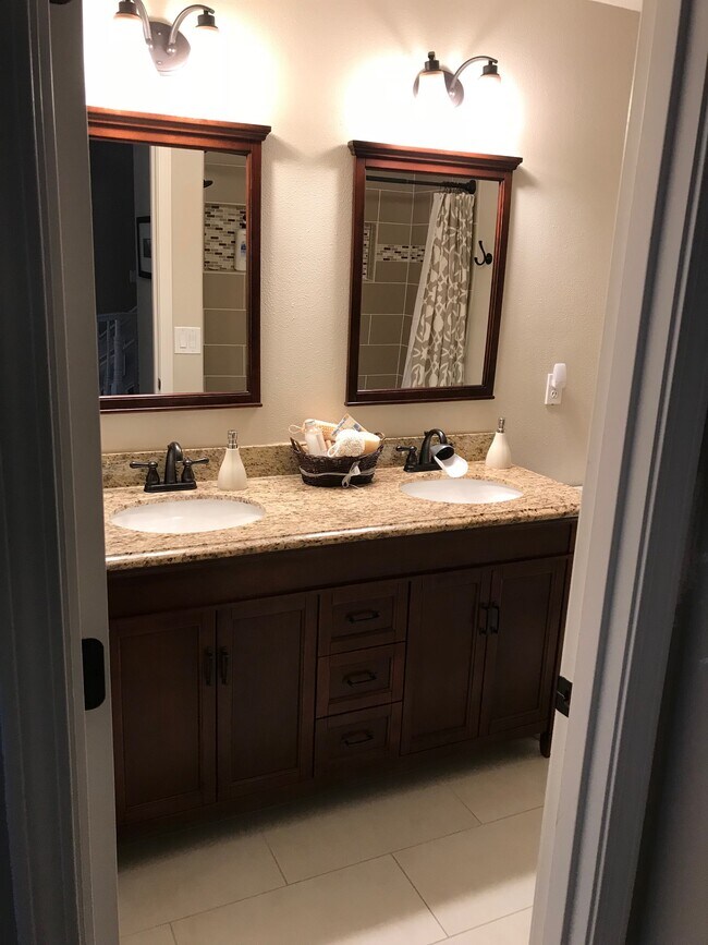 second full bath - 16524 SW Timberland Dr