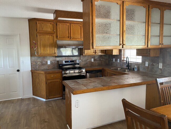 Foto del edificio - 8442 S Fruit Ave