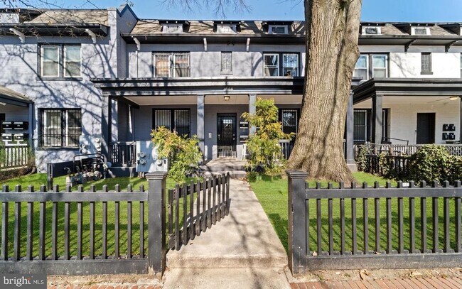 Foto del edificio - 1660 West Virginia Ave NE