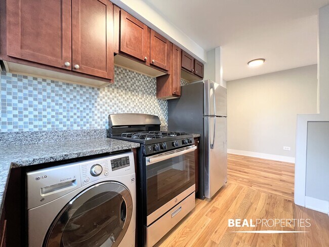 Building Photo - 696 Elm Pl