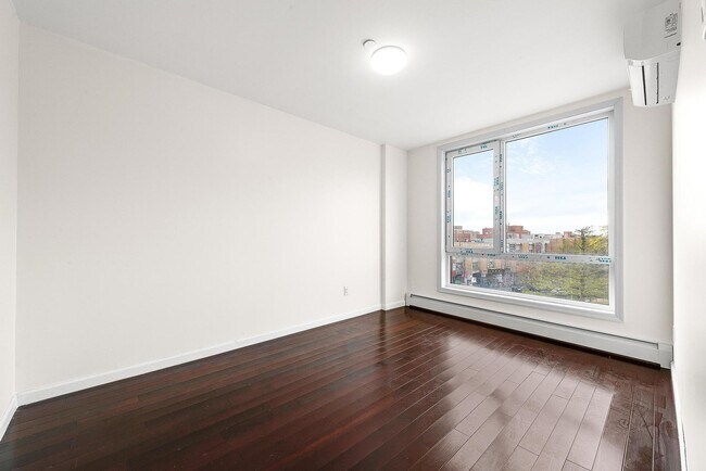 Foto del edificio - 138-12 Northern Blvd