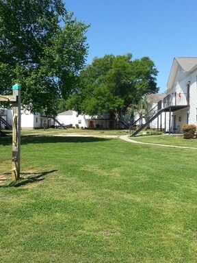 Building Photo - 130 River Oak Dr