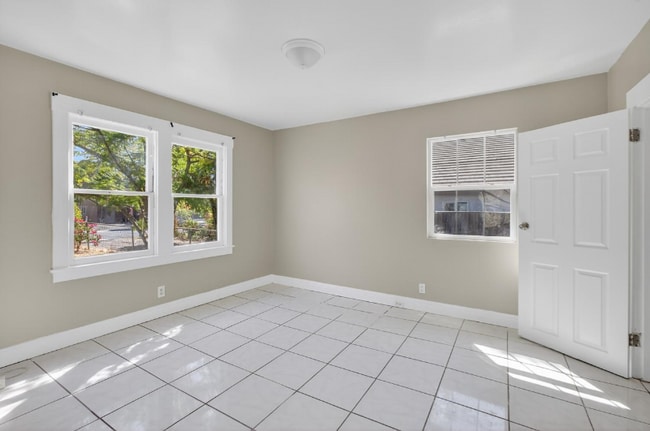 Building Photo - 5080 Enrico Blvd