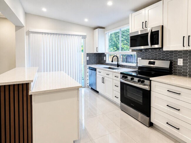Foto del edificio - 345 Pinehurst Rd