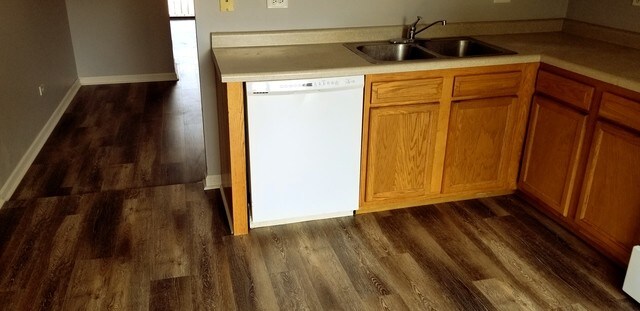 Foto del edificio - 8306 Woodland Dr