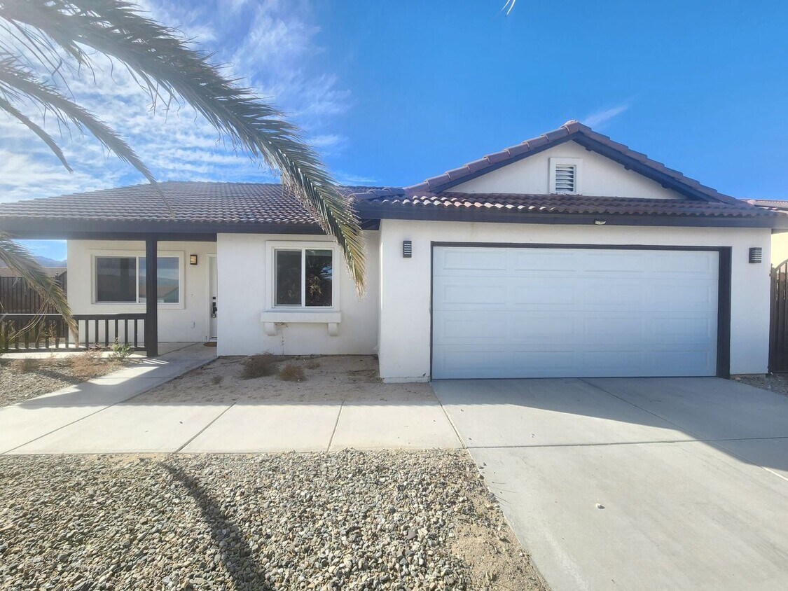 Beautiful Home in the Desert Vista Community House Rental in