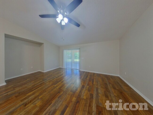 Building Photo - 609 White Oak Way