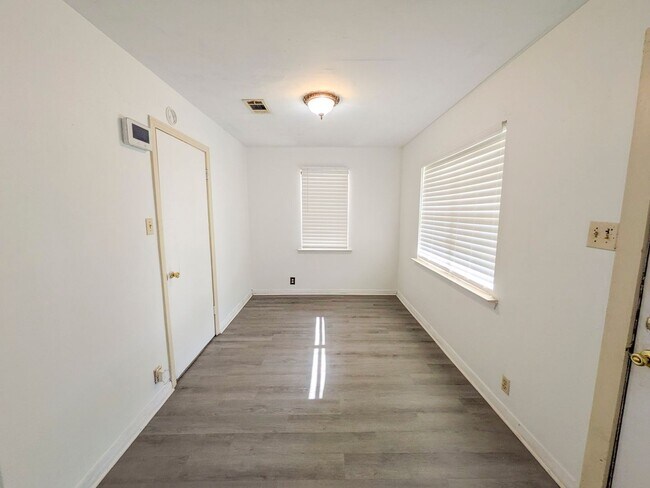 Foto del edificio - 4185 Steelton St