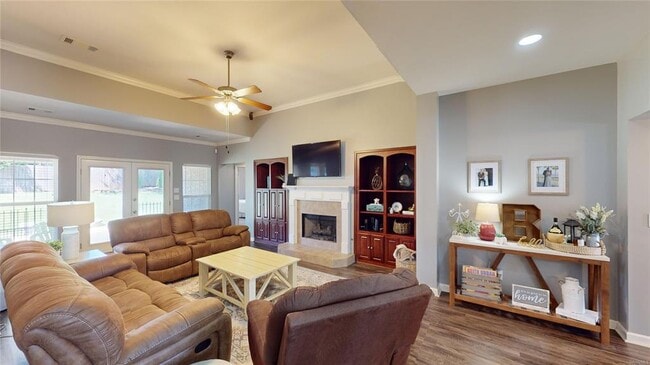 Foto del edificio - 1067 E Poplar St