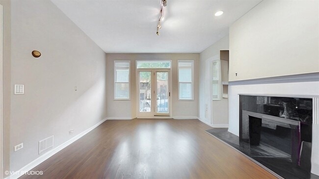 Building Photo - 3540 N Reta Ave