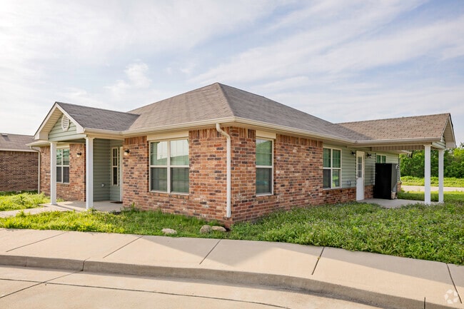 Leasing Office - Highland Park Family